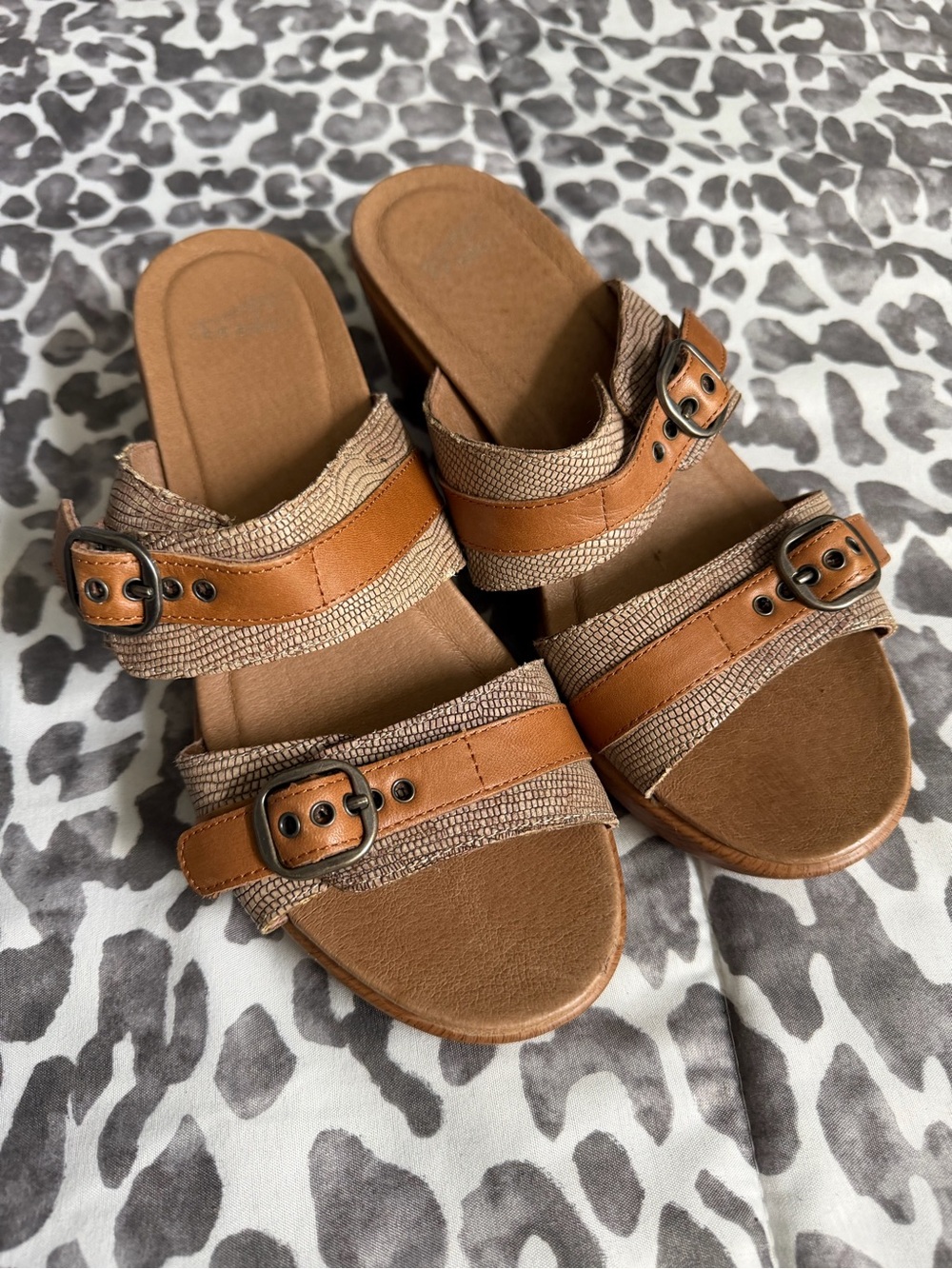 NWOB Dansko wedge sandal sz 9